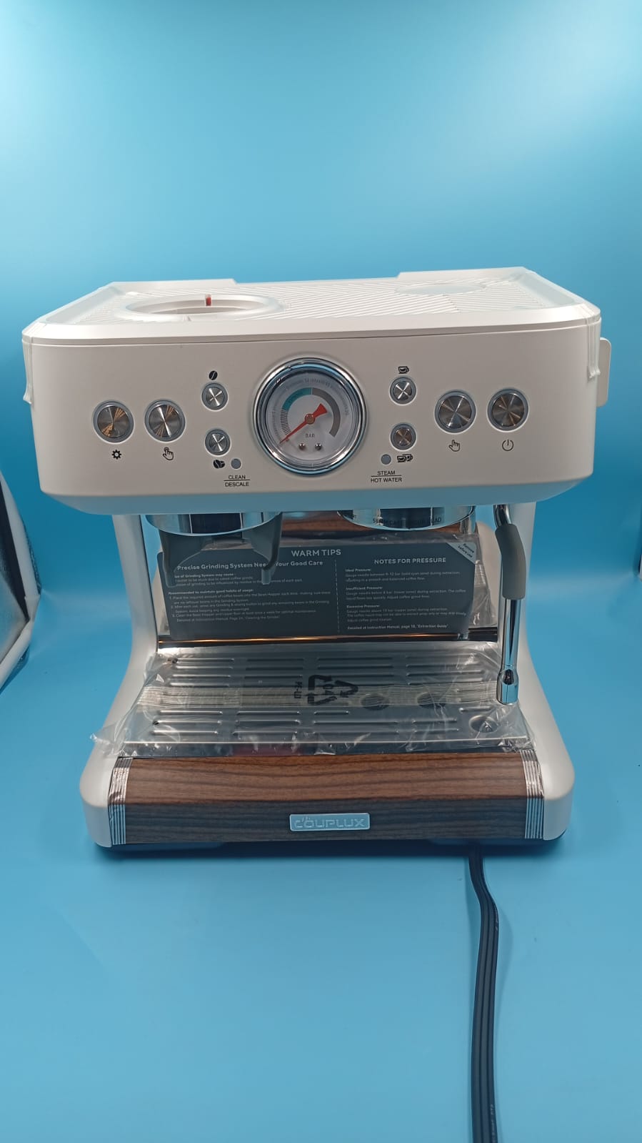 Máquina de café expreso, espumador de leche, capuchino y latte.