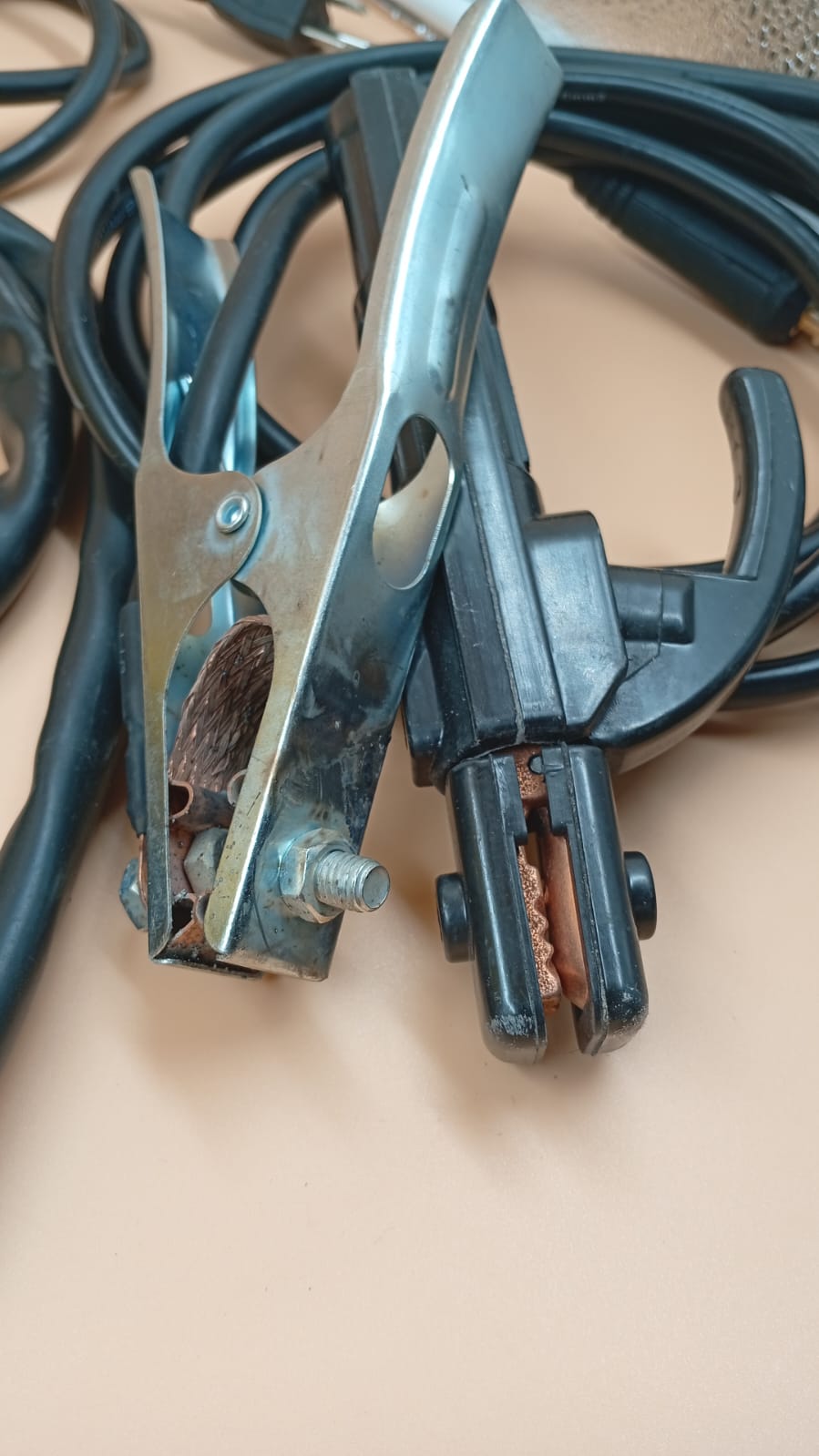 Máquina de soldadura MIG145, núcleo de flujo de 110V.(USADO)