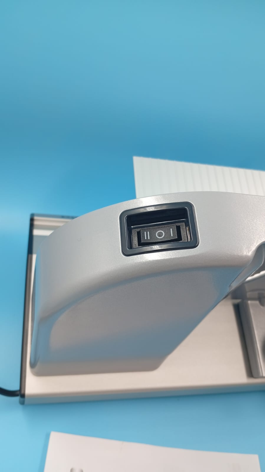 Máquina Electrica Cortadora de Carne, 200W, Uso Doméstico (USADO).