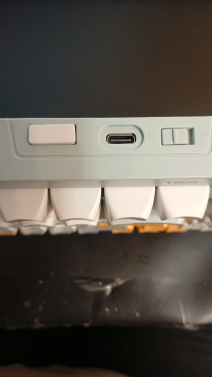 Teclado inalámbrico trimodal, Onikuma Gaming, membrana silenciosa.