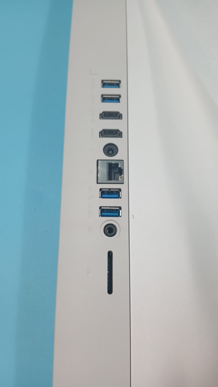 Dell Inspiron 7730, táctil, FHD de 27", Intel Core 7-150U, 32 GB DDR4.