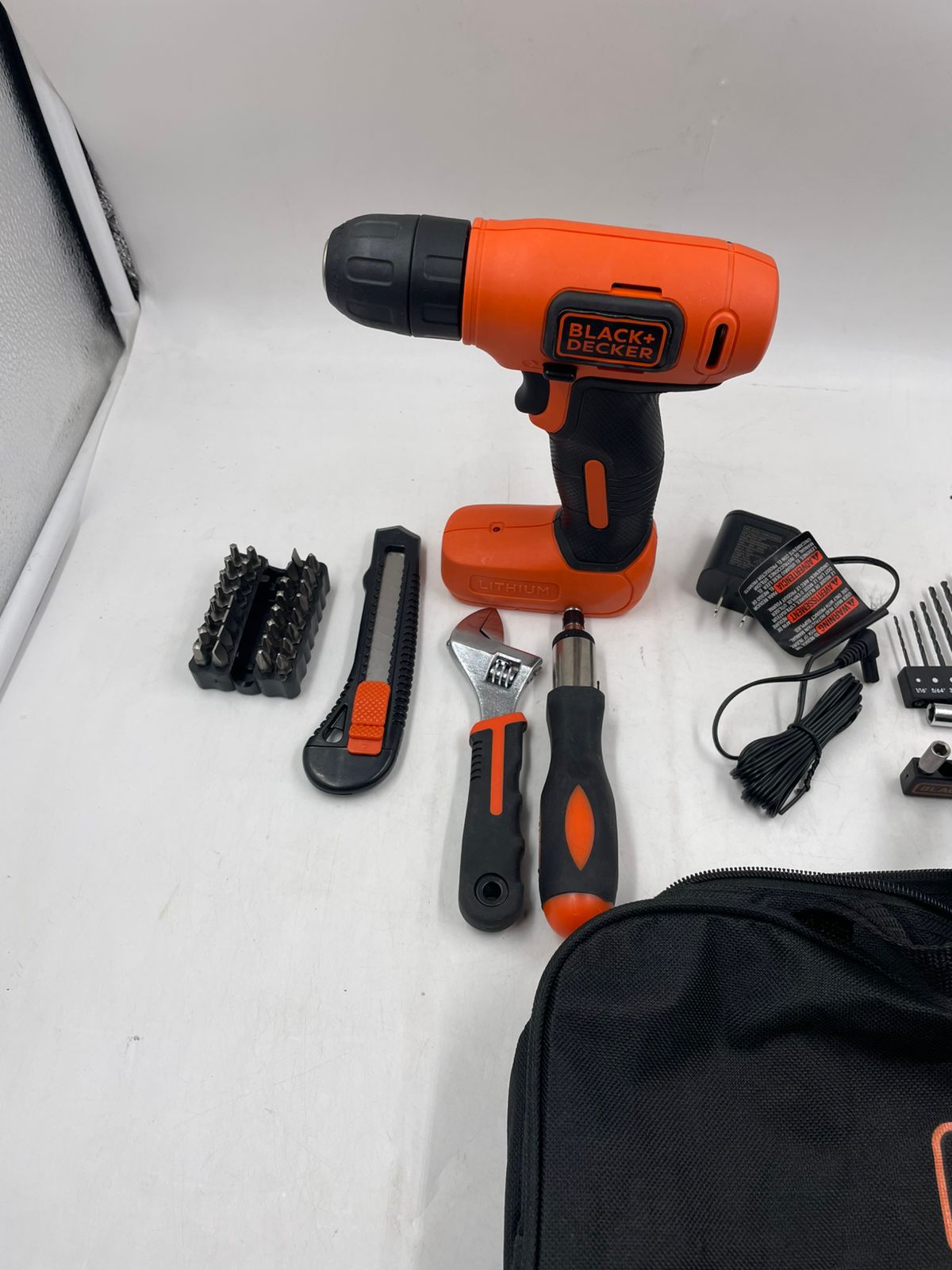 Taladro inalámbrico BLACK+DECKER 8 V Máx. (BDCD8C)