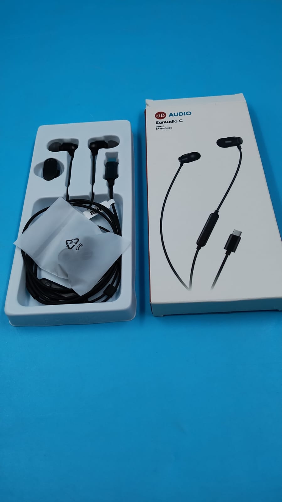 Auriculares USB C con cable, magnéticos, micrófono, manos libres.