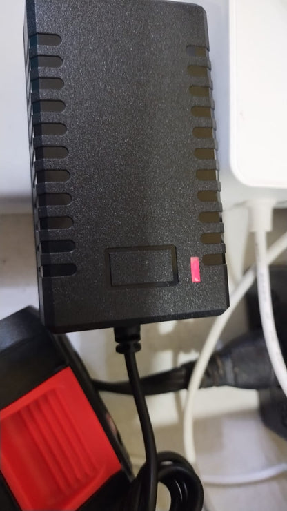 Kit de destornillador de impacto inalámbrico NAWIN de 20 V. con estuche.