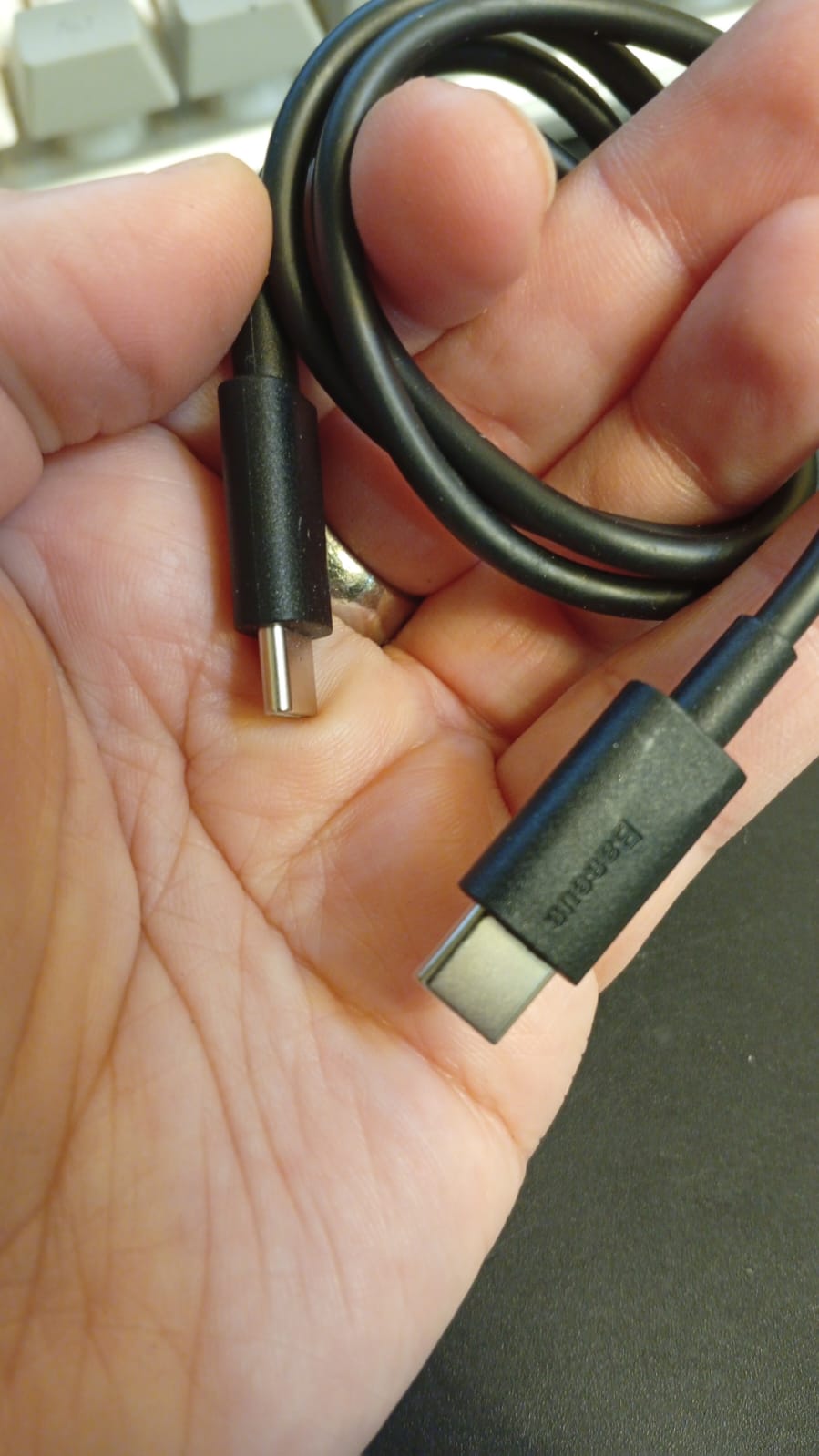 Inflador de neumáticos, portátil, con luz LED de emergencia (USADO).