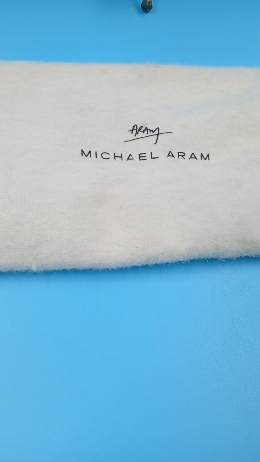 Plato de dulces de ginkgo con forma de mariposa, Michael Aram.