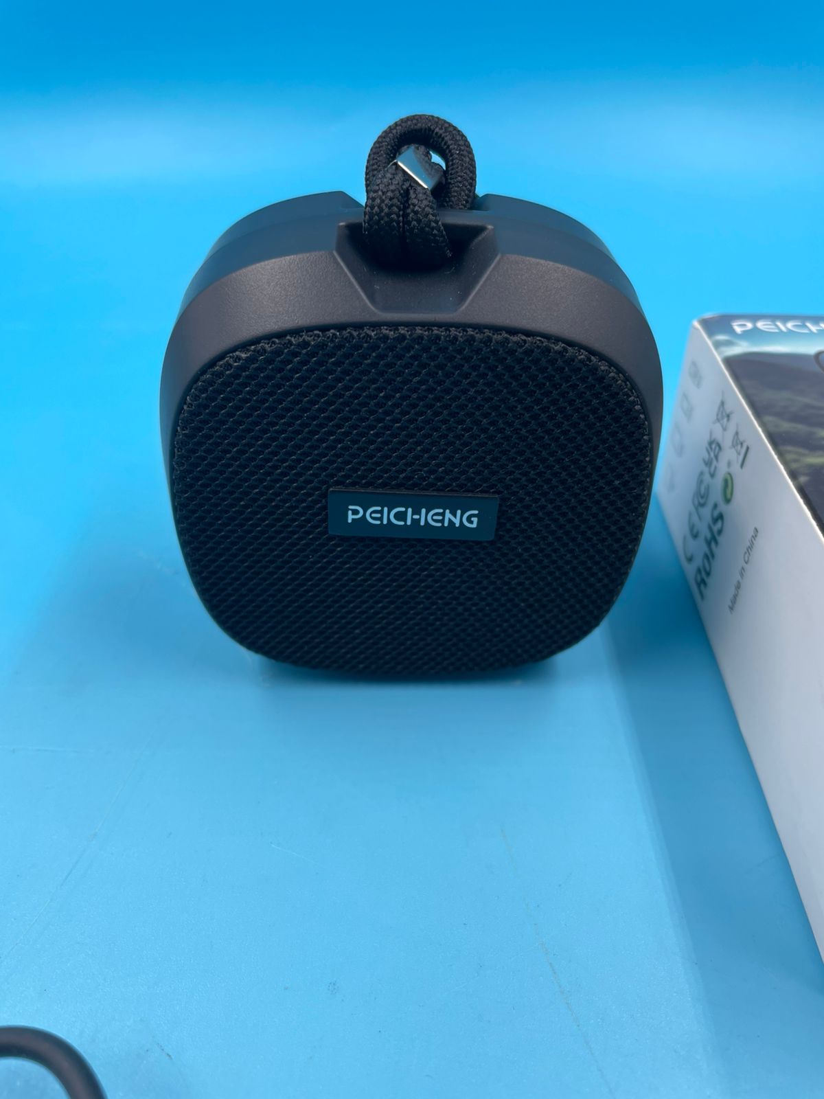 Altavoz pequeño portátil Bluetooth inalámbrico IPX5 impermeable.