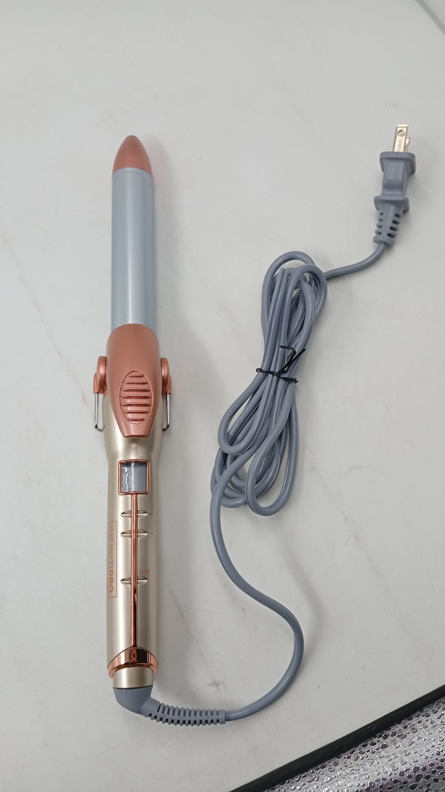 CONAIR, Rizadora de cerámica con titanio, 1", No frizz, (USADO).