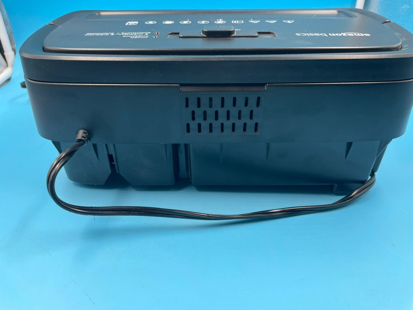 Amazon Basics Trituradora de corte transversal de 12 hojas para papel.(usada)