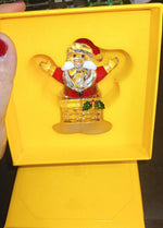Figura de Swarovski, Santa Claus y Chimenea 5701507, Original.
