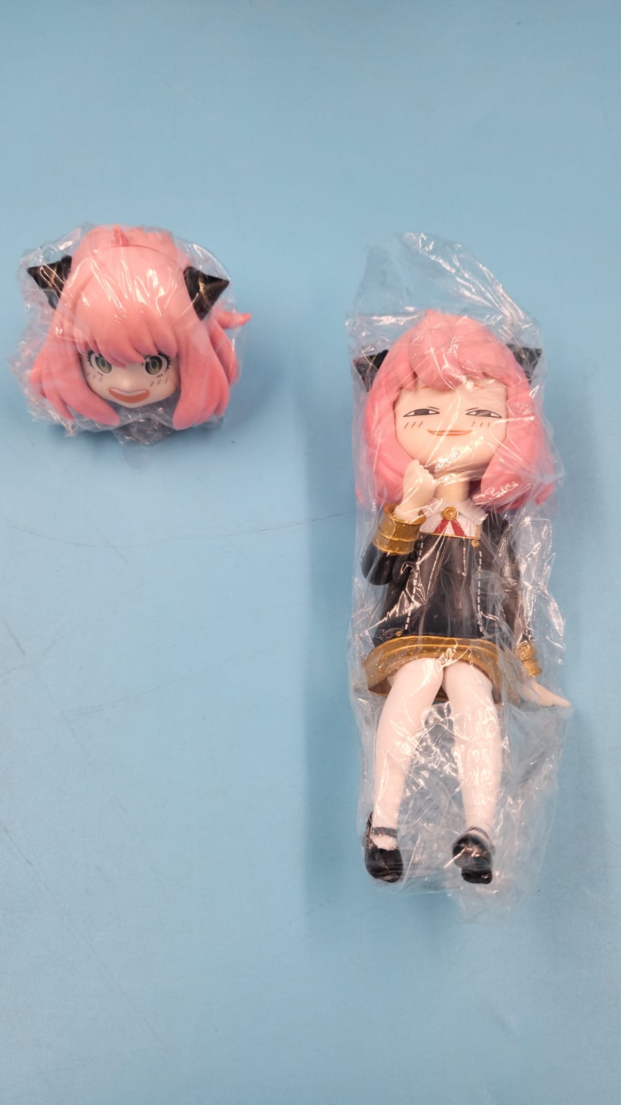 Figura de anime Anya Forger para salpicadero de coche, DETALLE EN CAJA