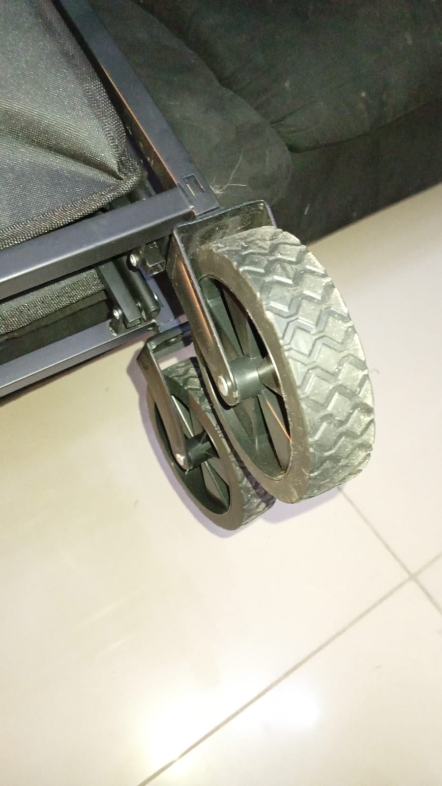 Carro plegable plegable, resistente, 180 lbs. (Detalle en rueda).