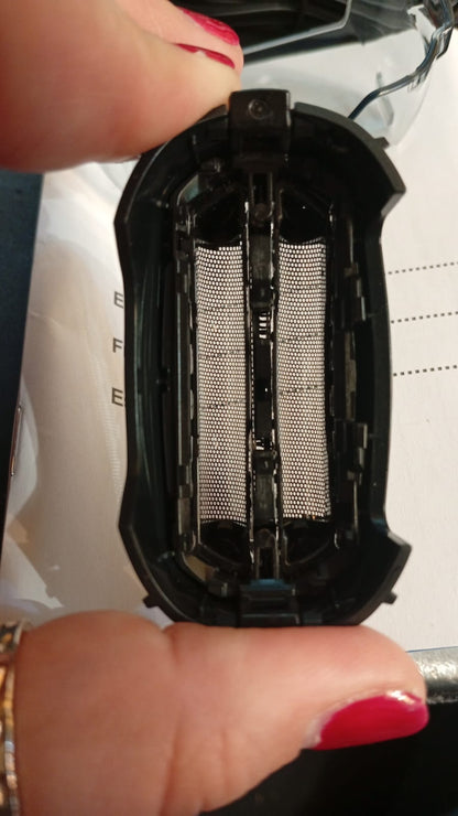 Afeitadora Panasonic, híbrida con 2 accesorios de recorte, sensor-afeitado.