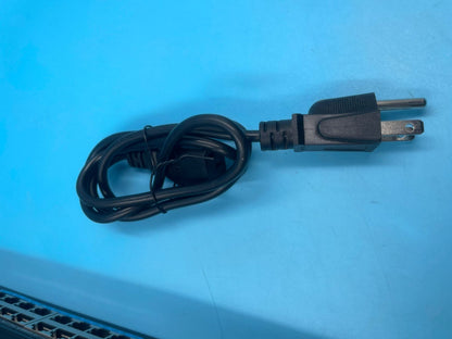 Conmutador PoE de 16 puertos a 250 W con puerto de enlace ascendente.