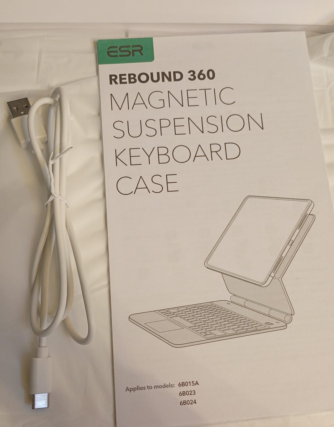 Funda con teclado para iPad Pro de 13", ESR Rebound 360 Series.