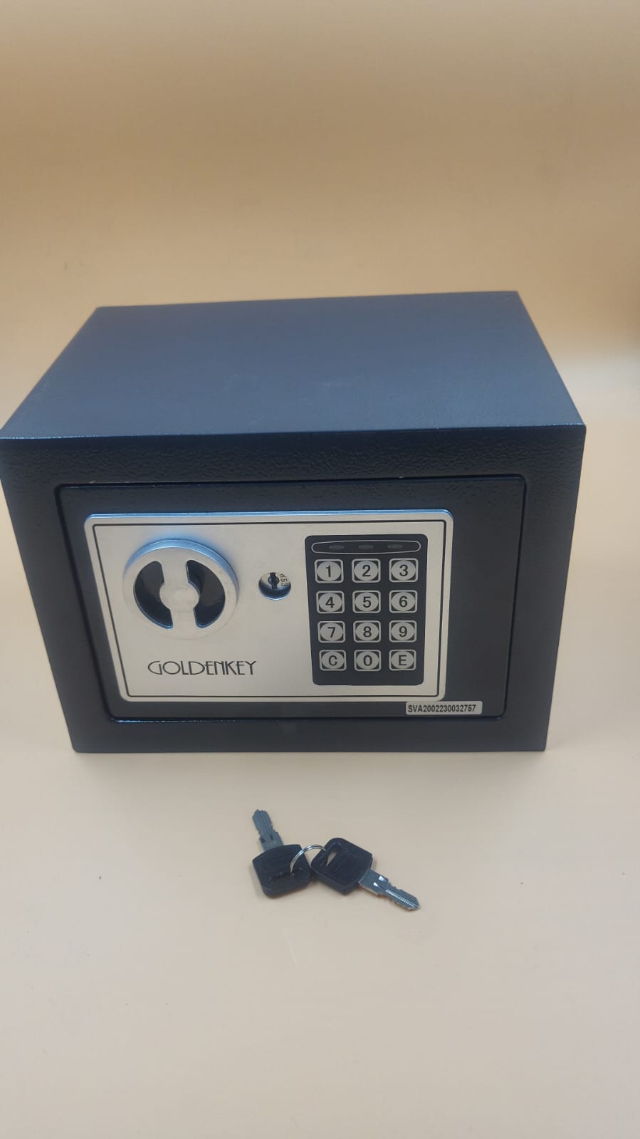 Caja fuerte pequeña con llaves y código Goldenkey