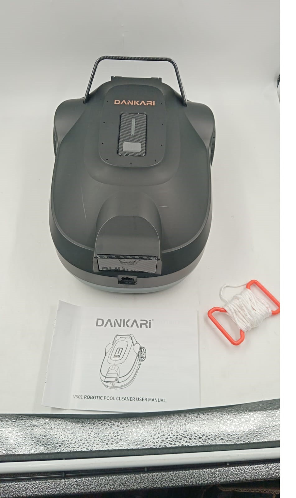 Aspiradora inalámbrica para limpeza de piscinas planas.(USADA)