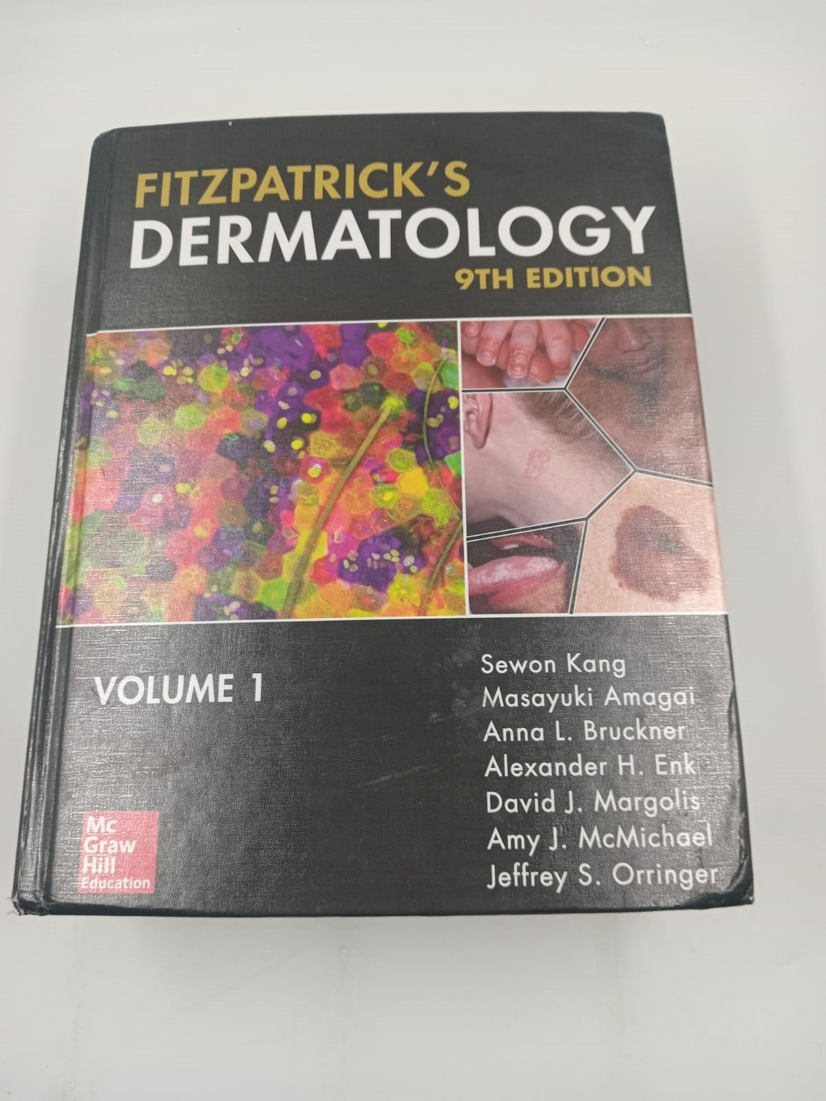 Libro Fitzpatrick's Dermatology, 9th Edicion, Volumen 1, editorial McGraw.