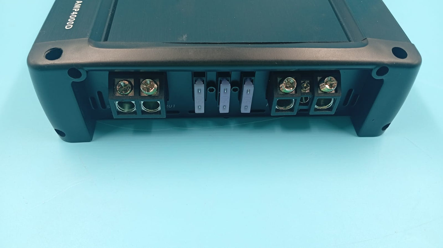 Amplificador monobloque de clase D con control de graves.