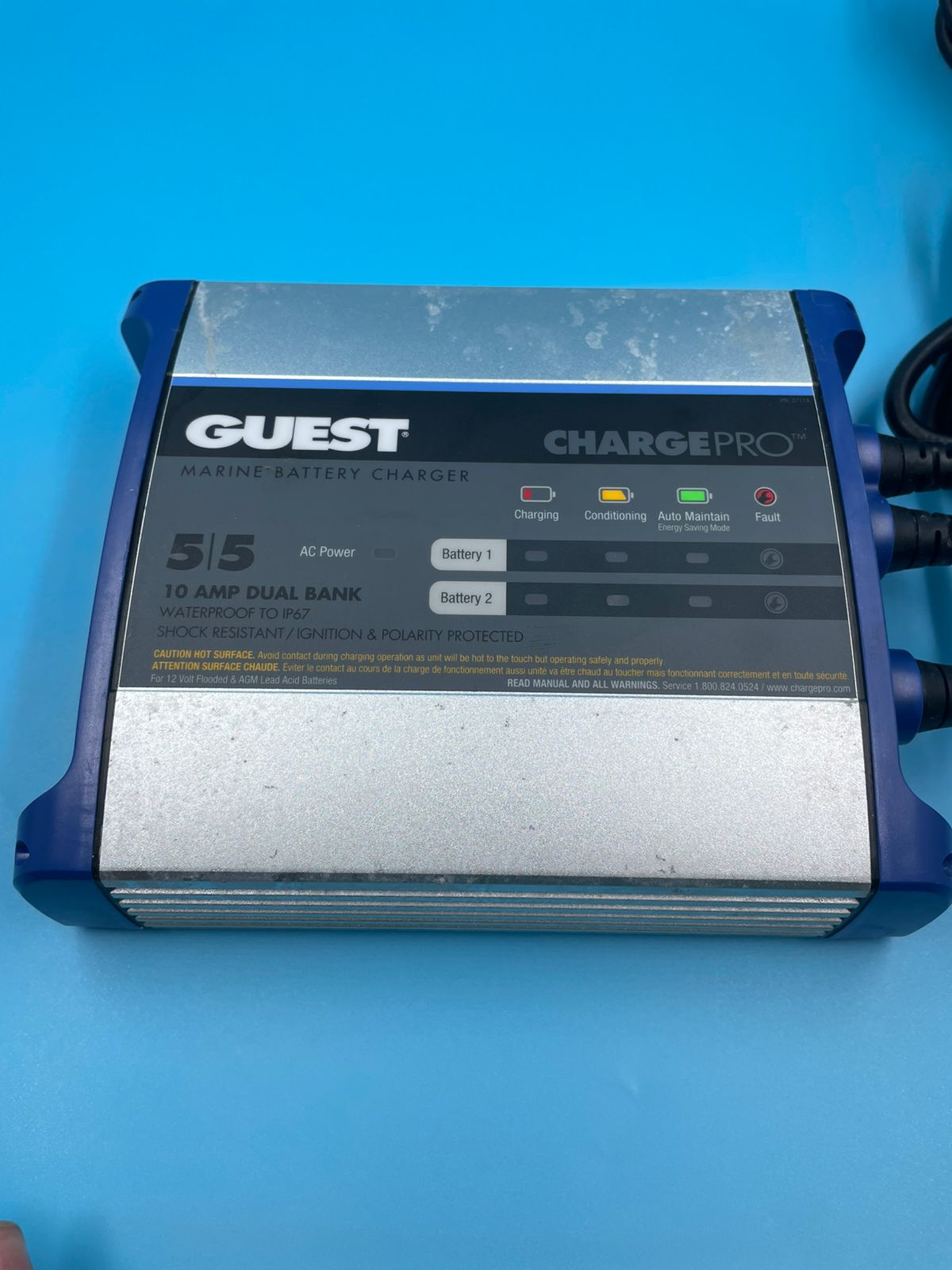 Guest 2711A - Cargador de baterías para navegacion.(usado)