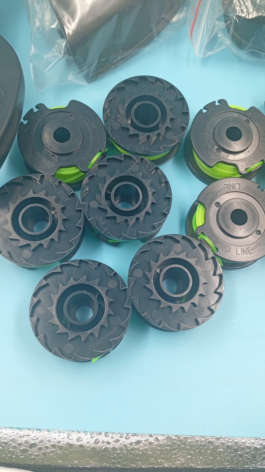 Recortadora inalámbrica de 20 V, 2 baterías 2.0 Ah, cargador rápido.