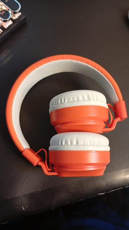 Auriculares con cable Yoto, Fruit Punch, plegables, bolsa de viaje.