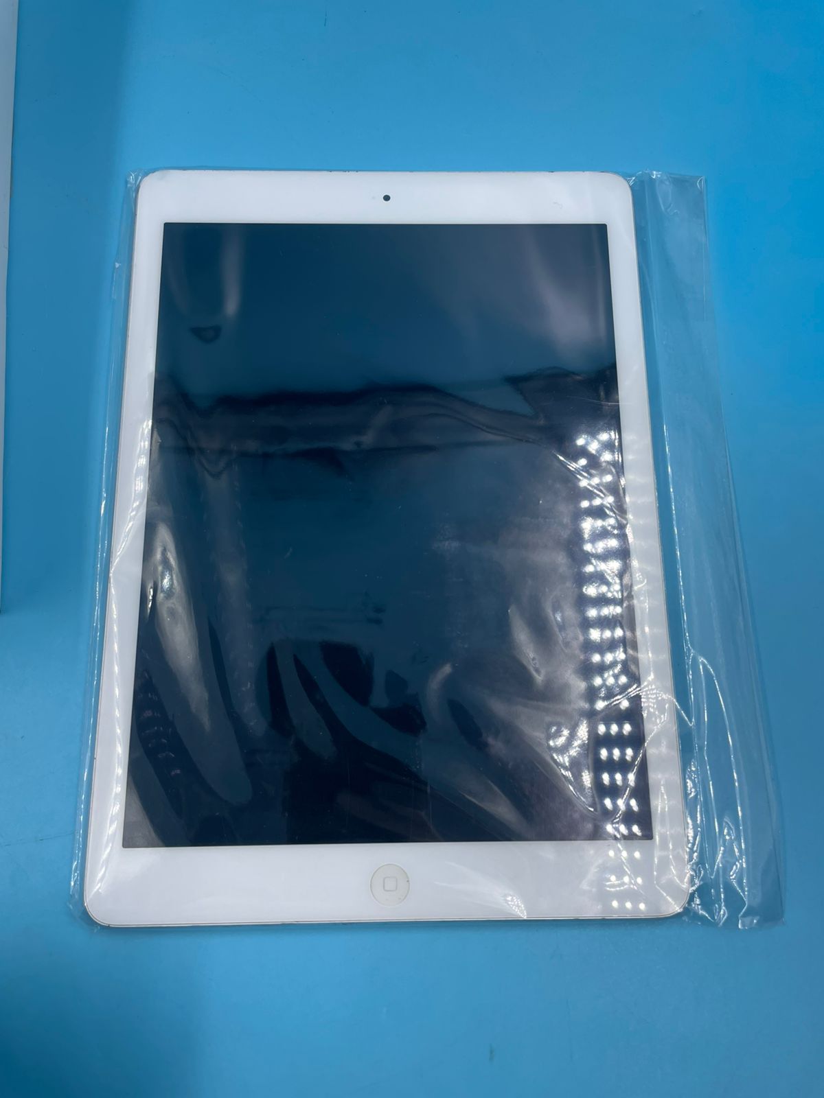 Apple iPad Air MD788LL/A (16GB, Wi-Fi, plateada) 1st generación.(USADA)