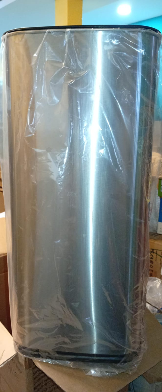 Basurero automático de 13 galones, Acero inoxidable, Insignia.(USADO).