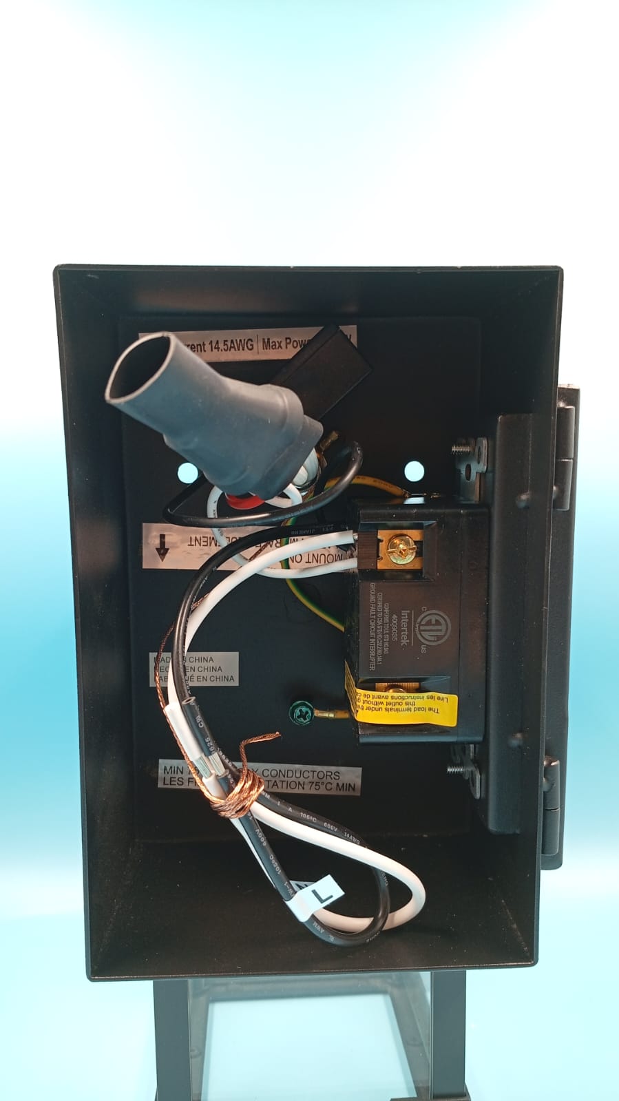 Luz de porche con tomacorriente, impermeable, sensor de luz.