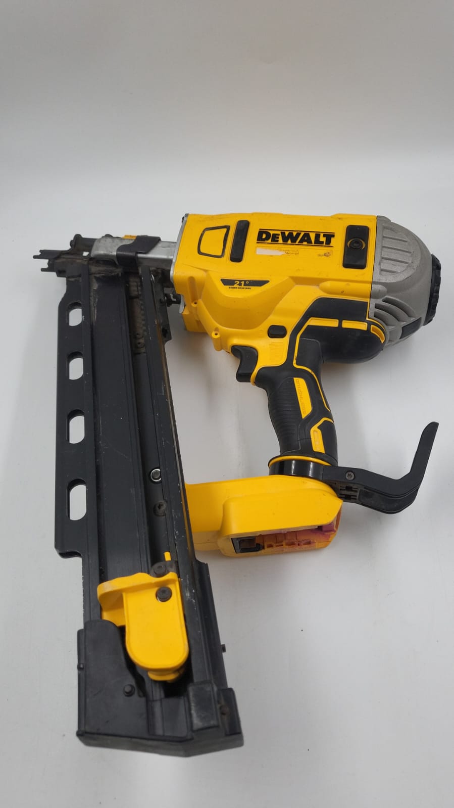Dewalt  Clavadora De Encuadre De 20 V Max USADO