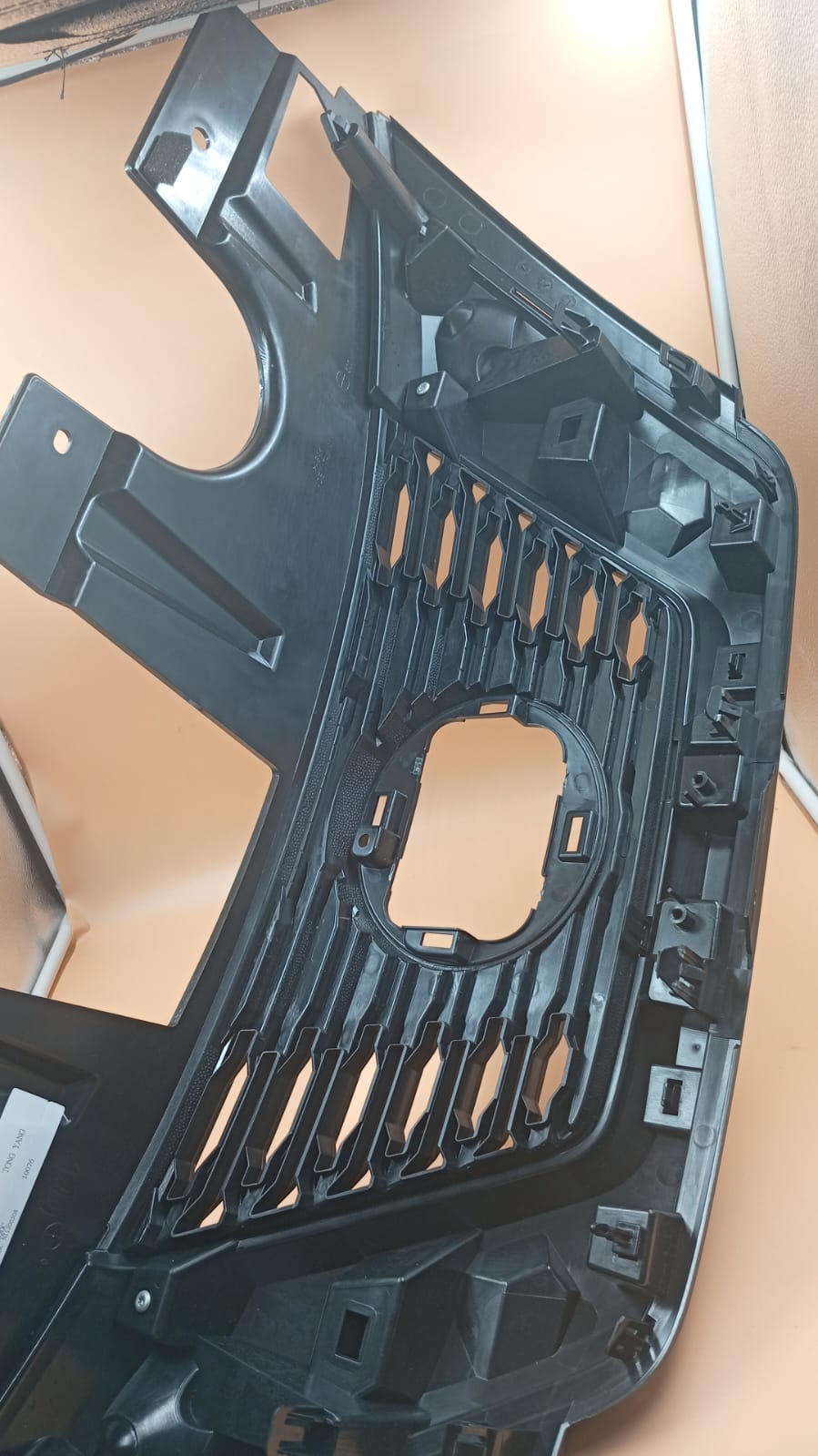 Rejilla para Nissan Rogue 2018-2019, Color negro, (DETALLE).