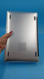 Lap-Top de 15.6", 8 GB de RAM, 256 GB de SSD, comp. Windows 11.