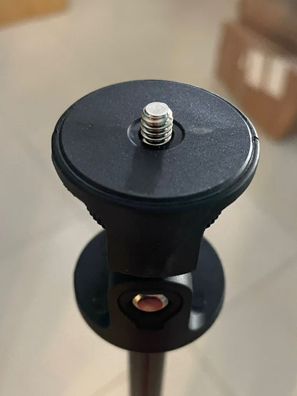 Trípode  KAIESS Selfie de 62 Pulgadas Con Control Remoto.