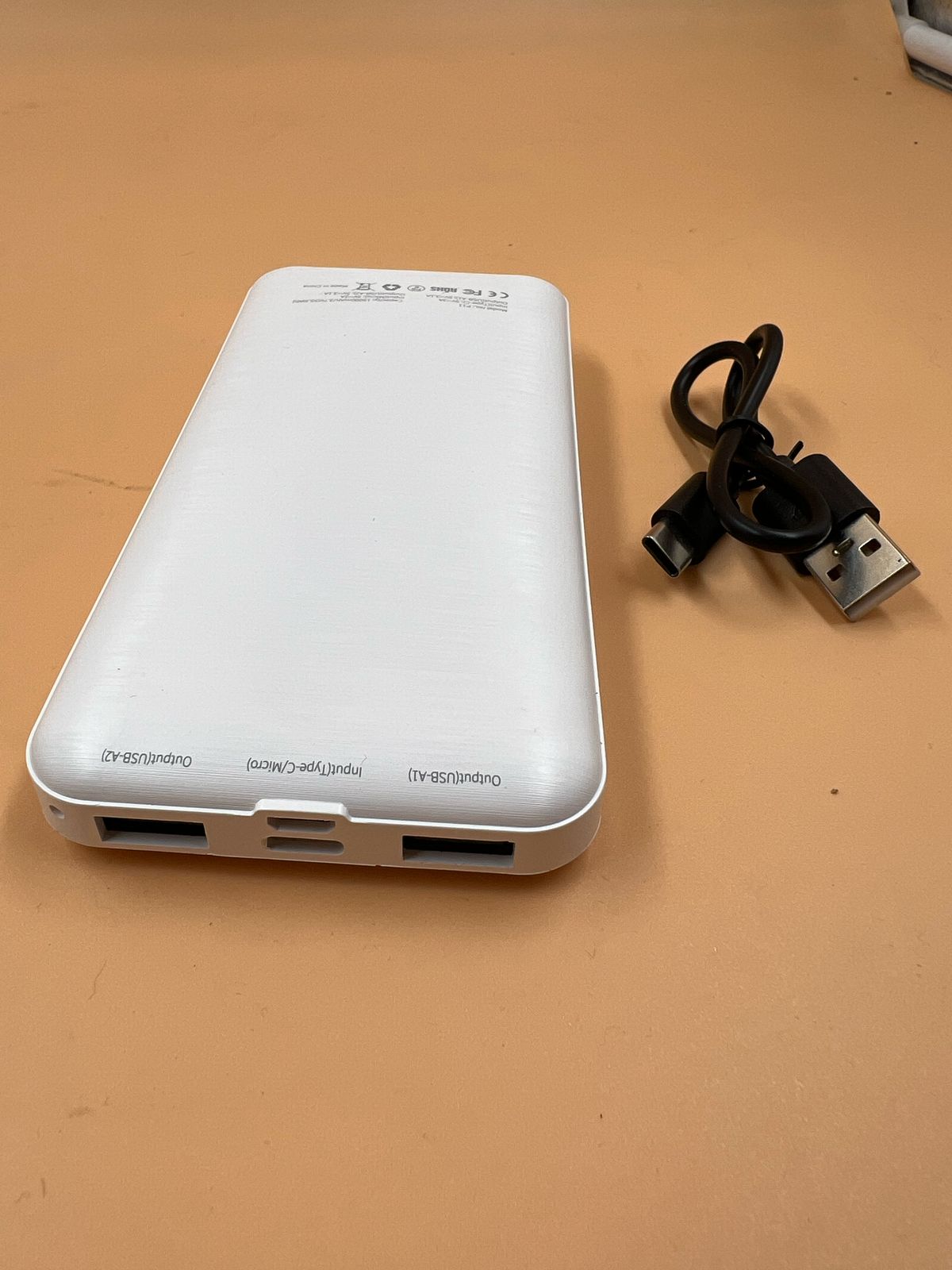 Cargador portátil color blanco intenso (USADO)