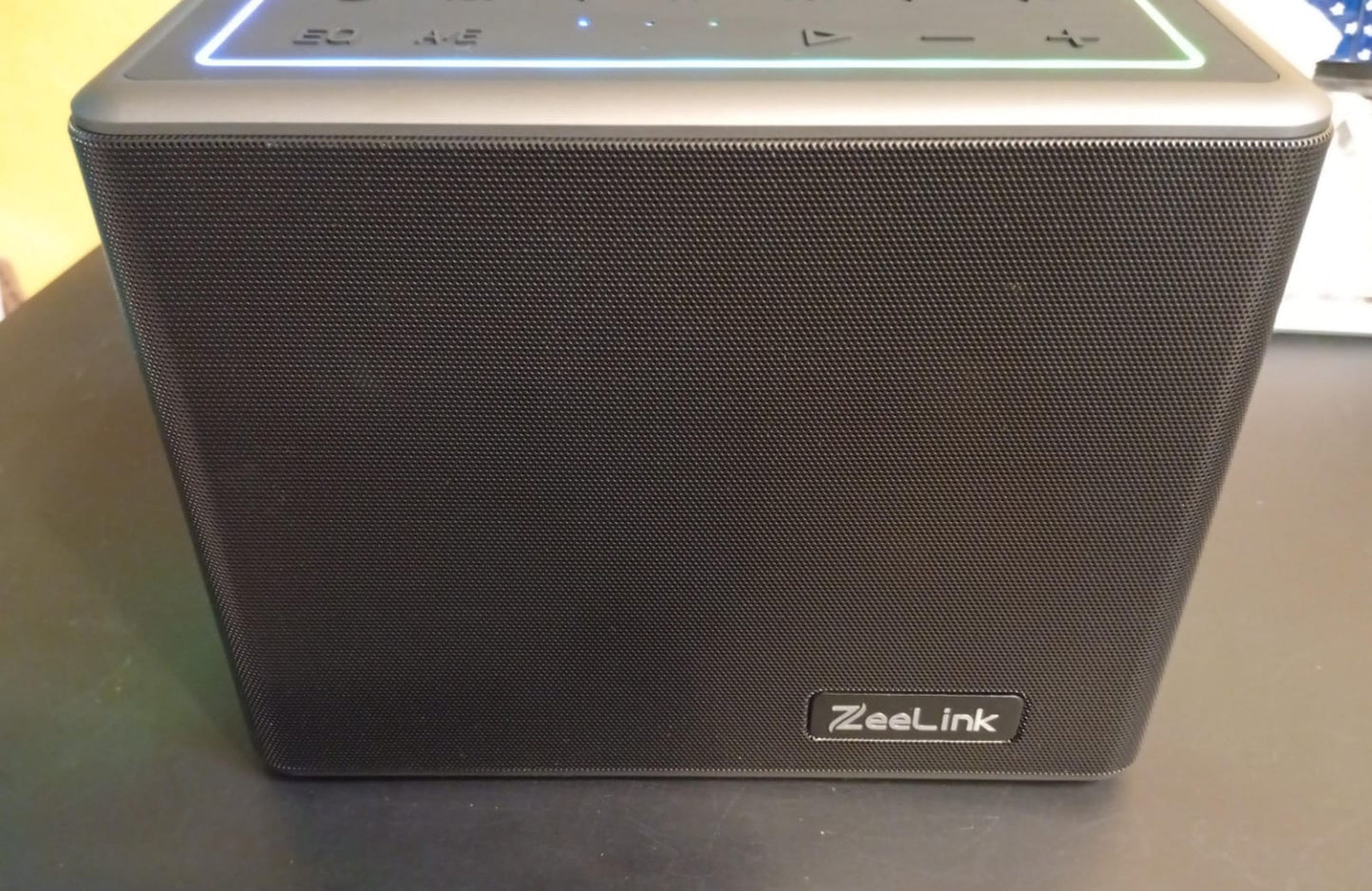 Máquina de karaoke con dos micrófonos inalámbricos, Zeelink.