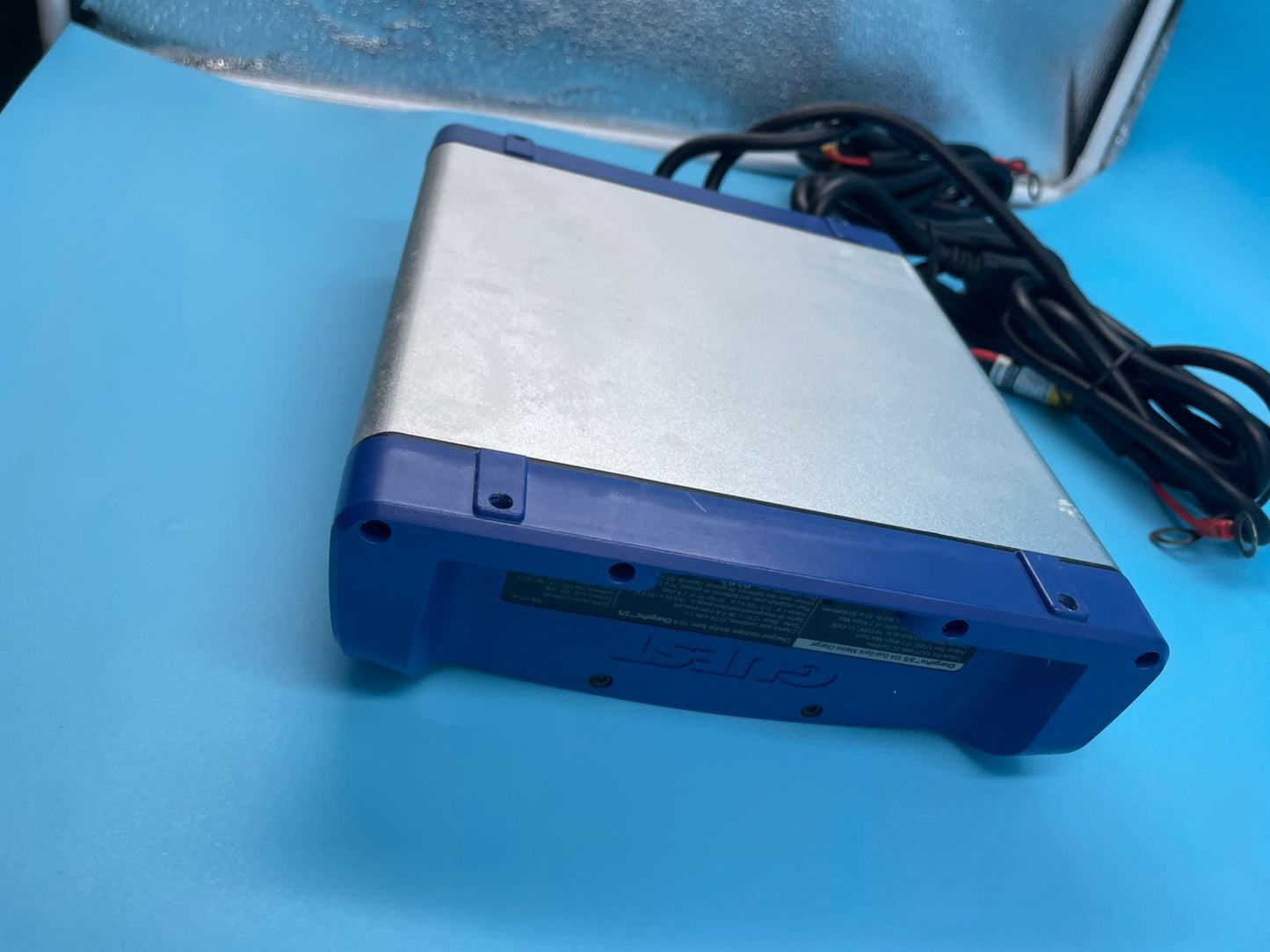 Guest 2711A - Cargador de baterías para navegacion.(usado)