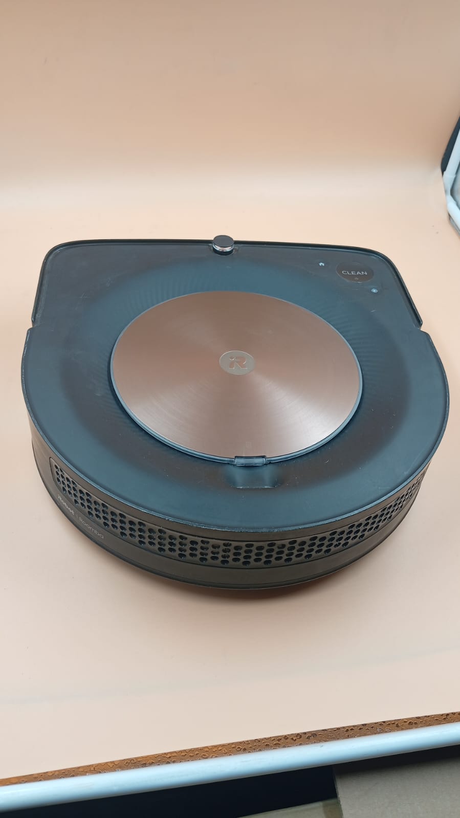 Robot Aspirador con eliminación automática de Suciedad.USADA