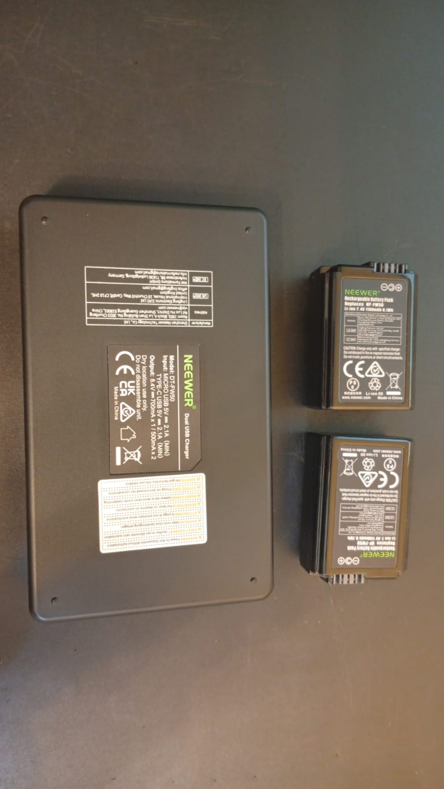 Neewer NP-FW50 Cargador de Batería para Sony A6000, A7.