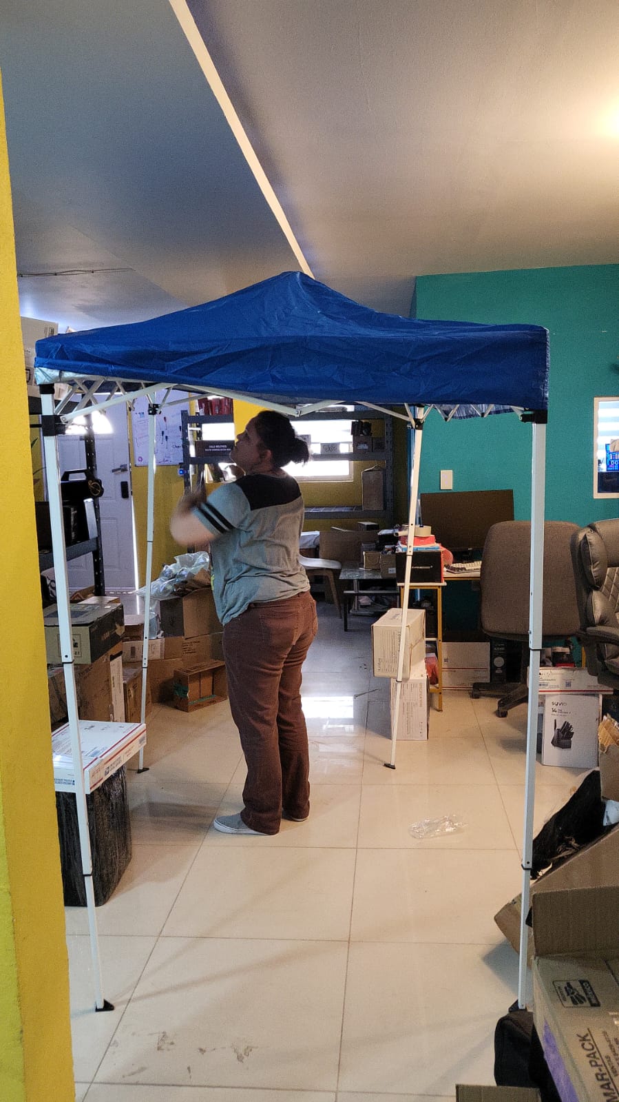 Carpa de nylon, de 1.80 mts X 1.20 mts, con maletin.