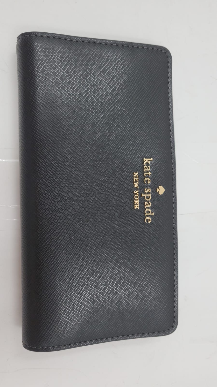 Cartera grande y delgada Madison. Kate Spade