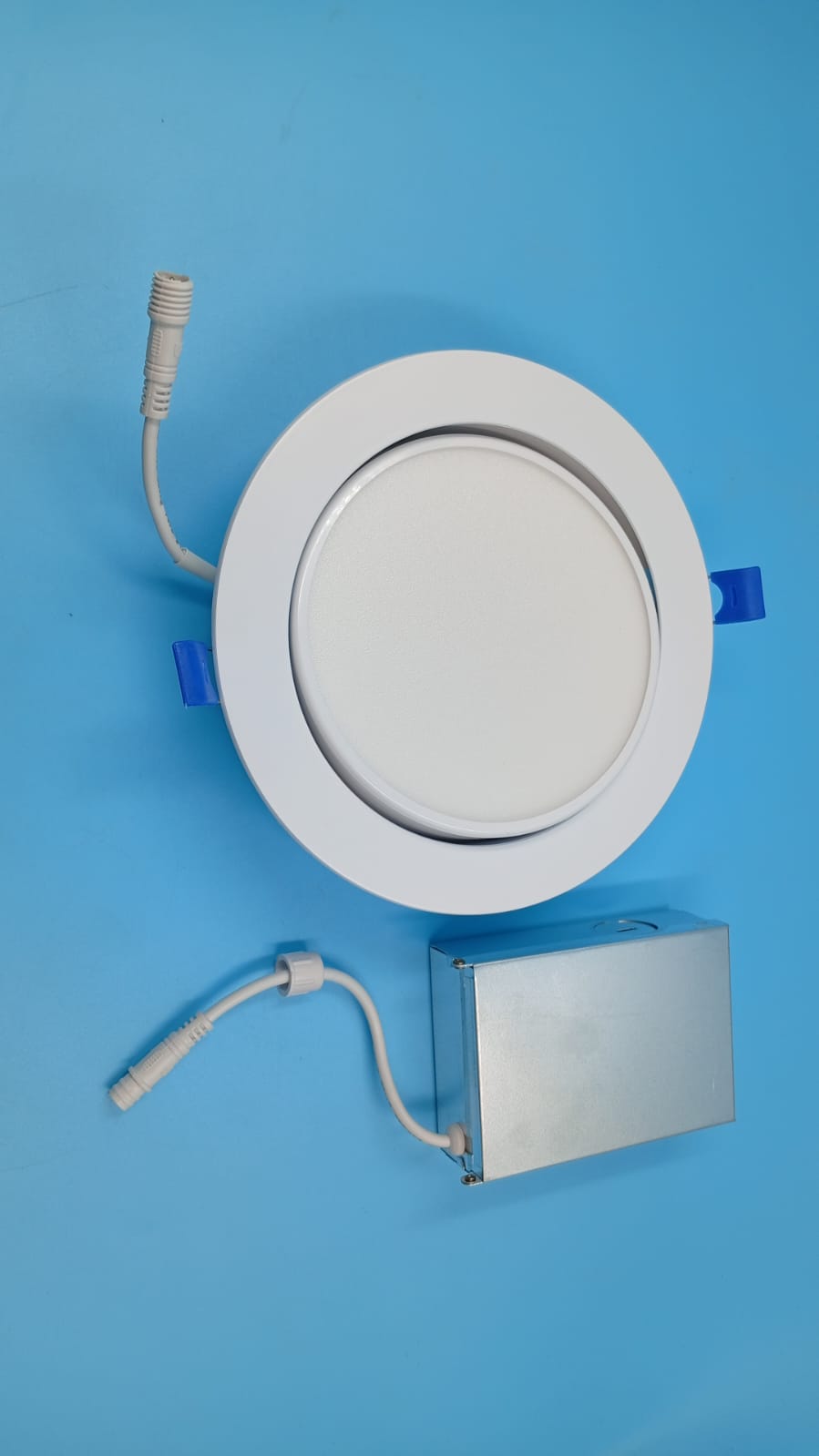 Paquete de 12 luces empotrables, LED de cardán 5CCT de 6".