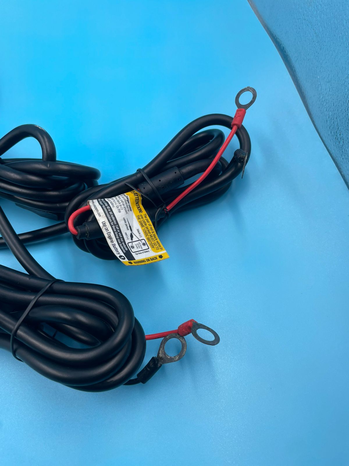 Guest 2711A - Cargador de baterías para navegacion.(usado)