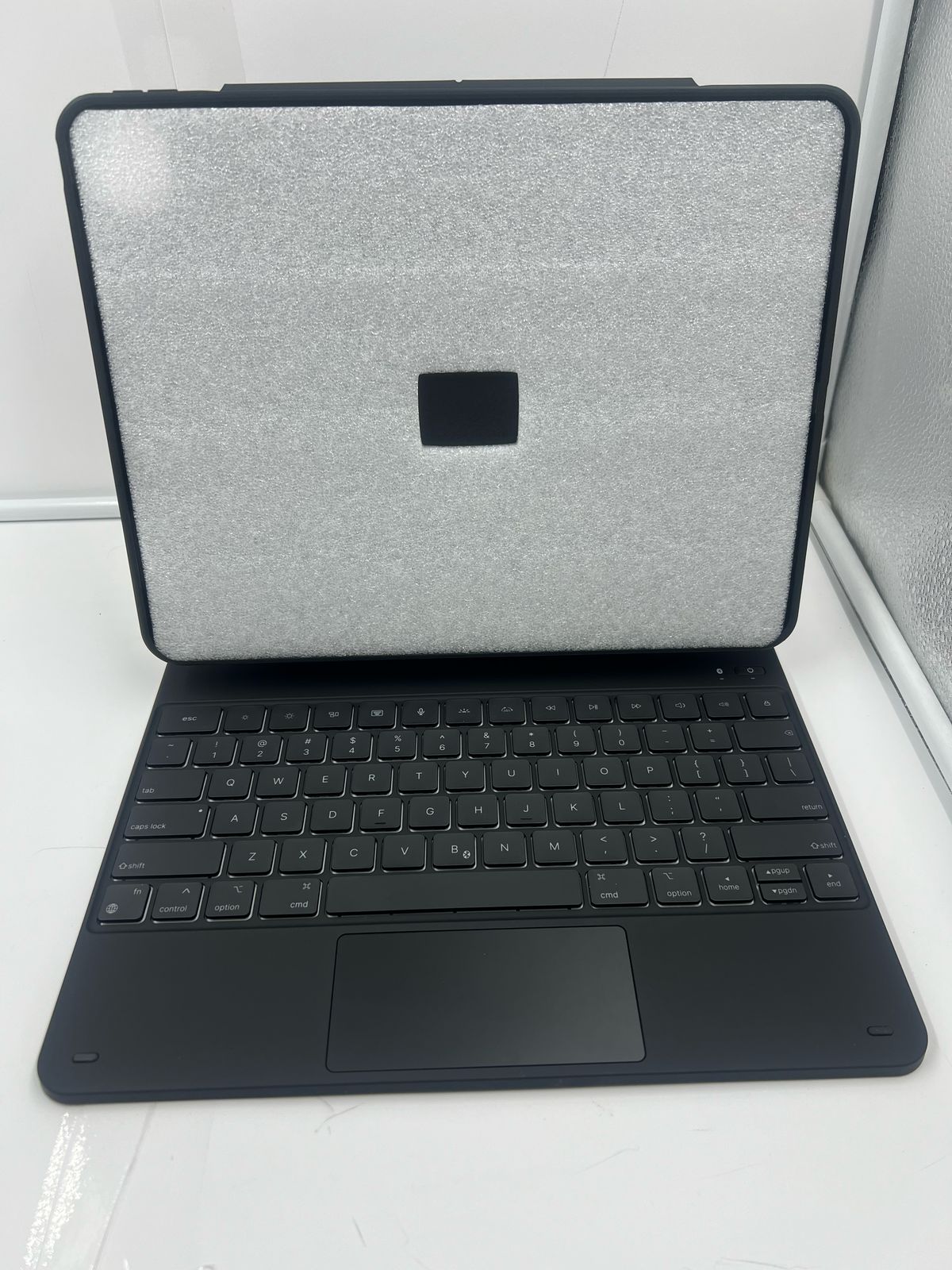 ESR - Funda para iPad Pro 13" soporte magnético OPENBOX