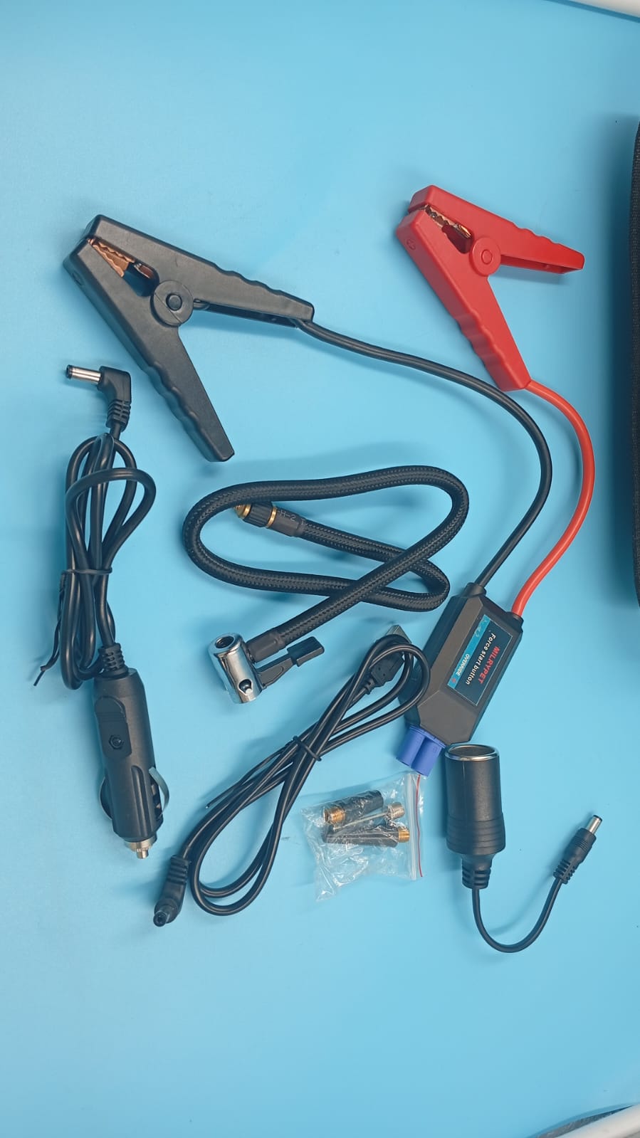 Arrancador de batería para coche con compresor de aire, (USADO).