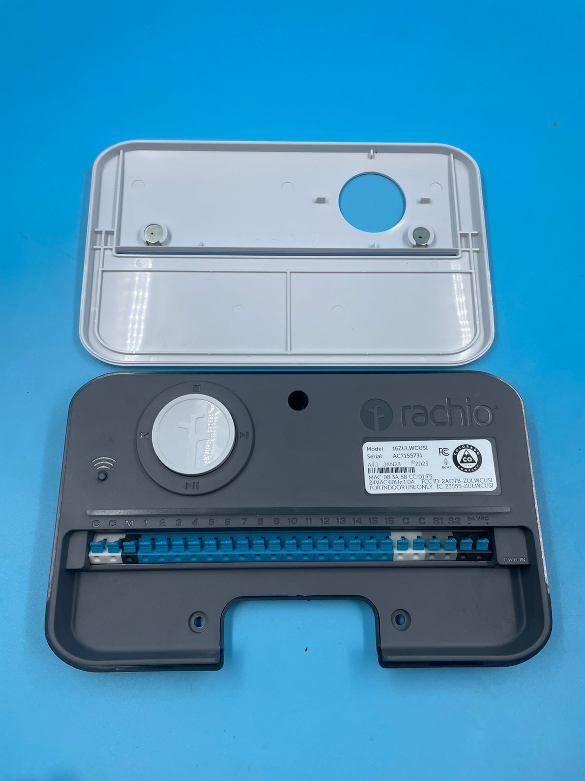 Rachio Controlador de rociadores, 16 zonas, blanco.