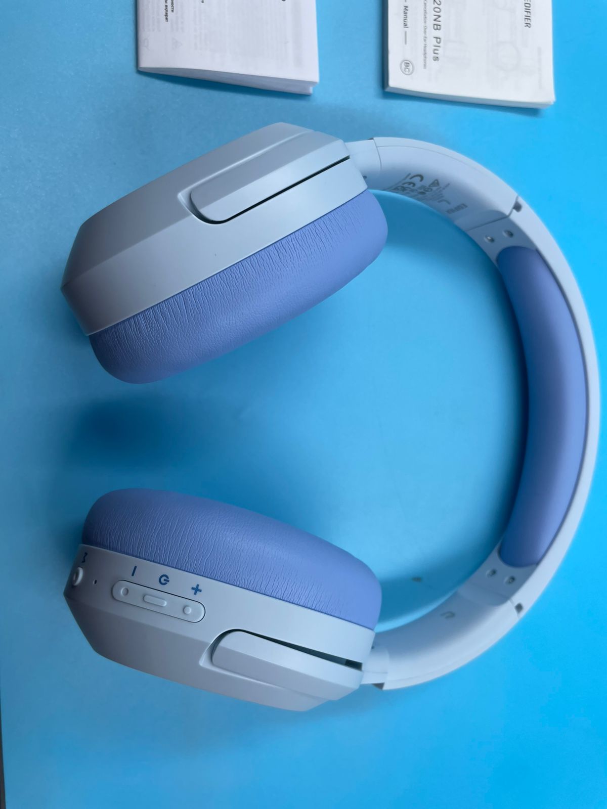 Auriculares Edifier W820NB Plus con cancelación activa de ruido.