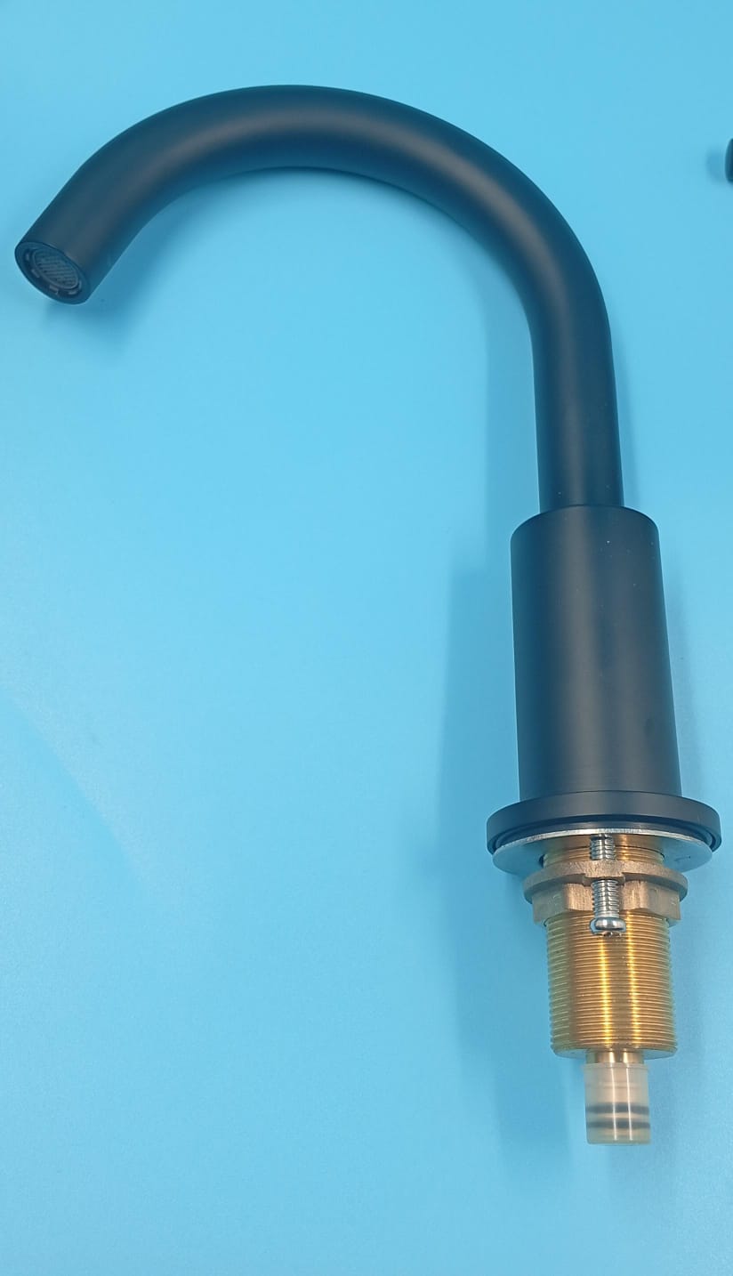 Grifo de baño negro, de 3 agujeros, 2 manijas de 8", Forious, Negro.