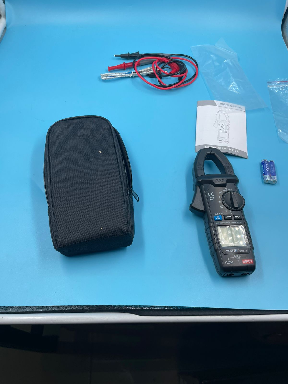 MESTEK Medidor de abrazadera digital multímetro TRMS 6000.