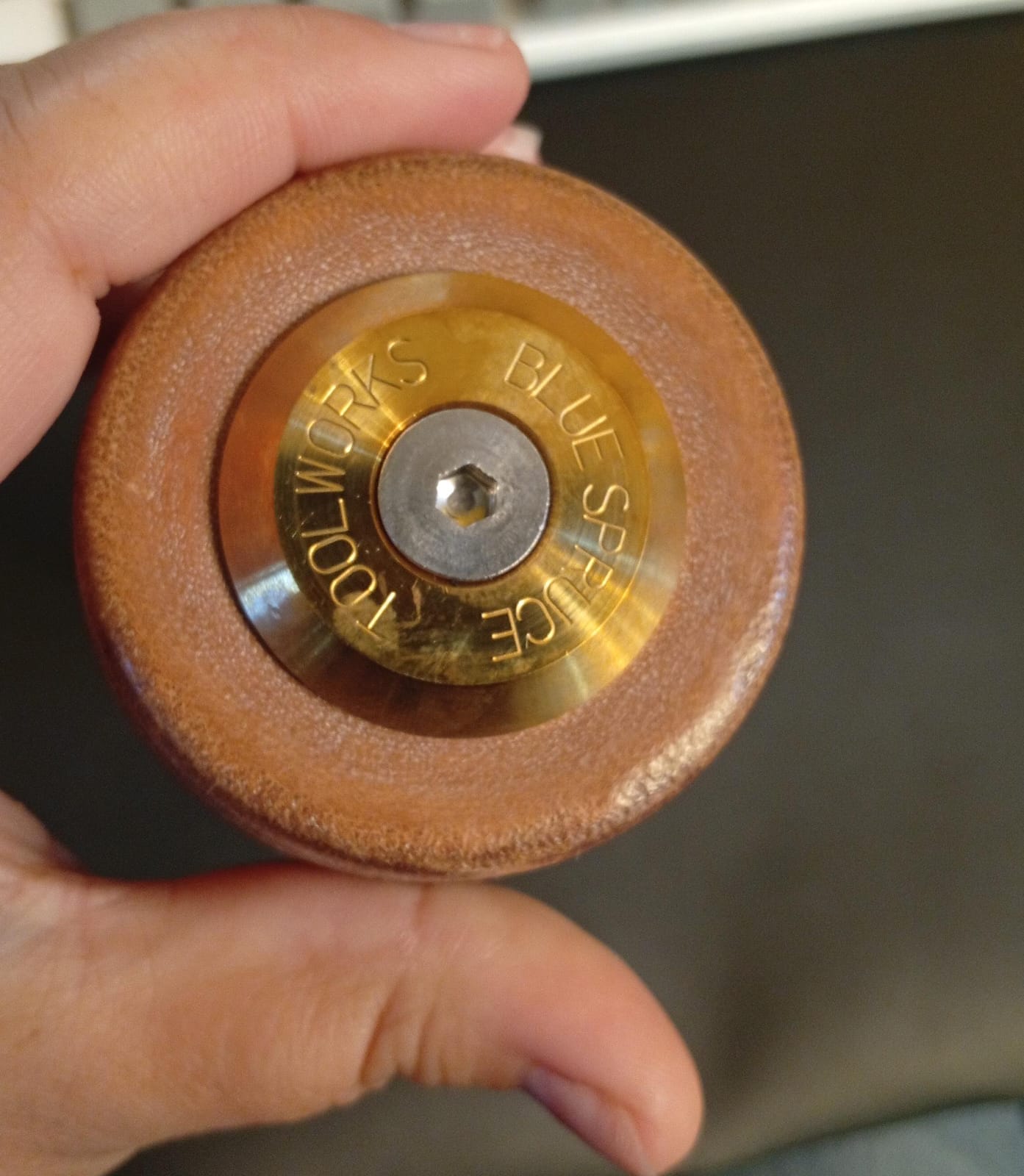 Mazo de montaje, cuero vacuno 100% genuino, mango abeto azul.