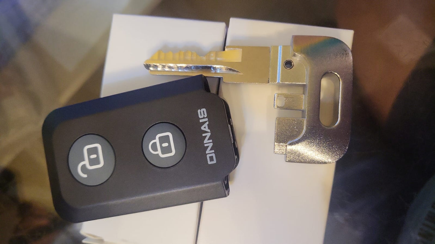 Cerradura de puerta sin llave con contraseña y control remoto. ONNAIS.